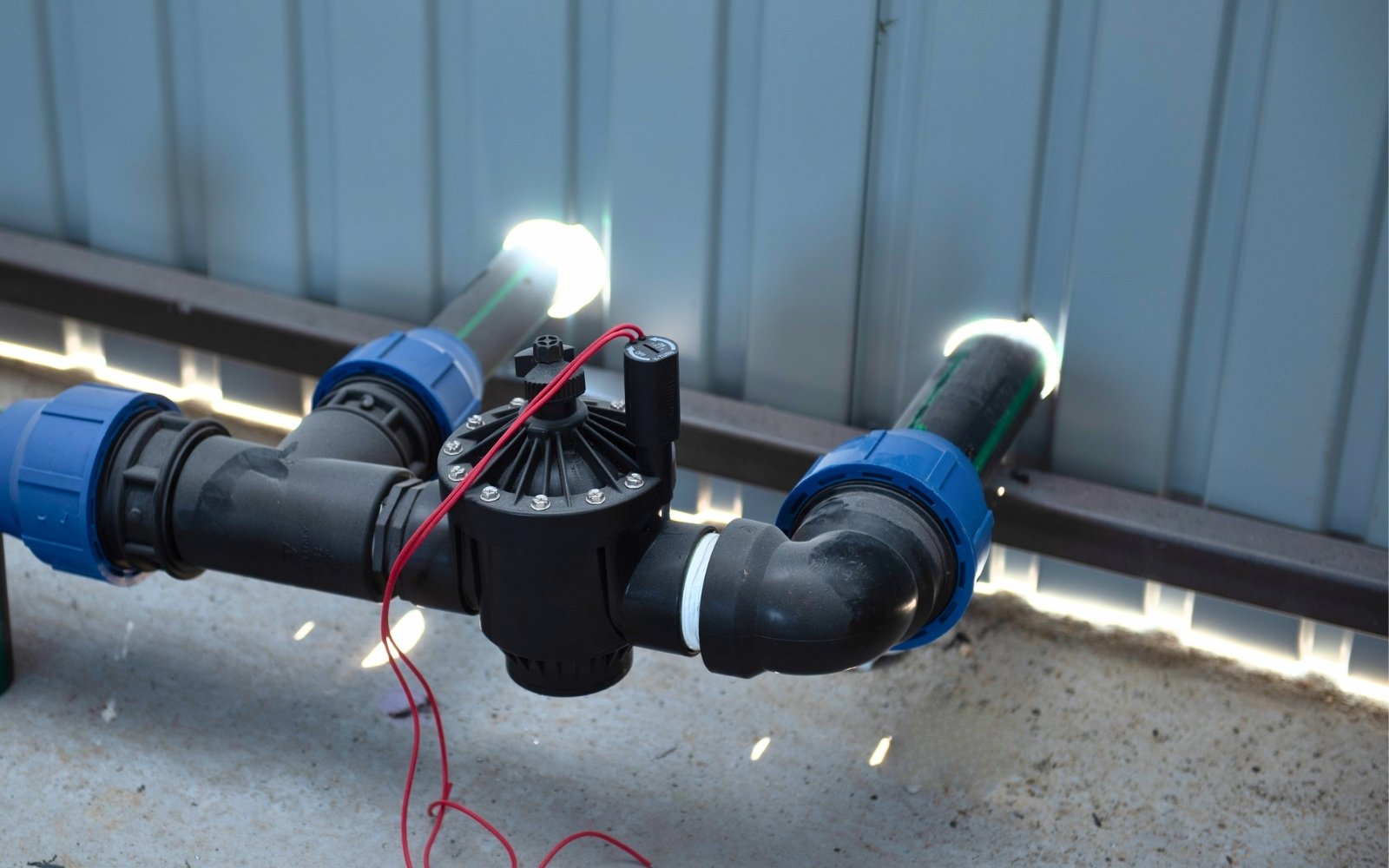 Poliext lakat spojnica PN 16 bara povezana sa elektromagnetnim ventilom