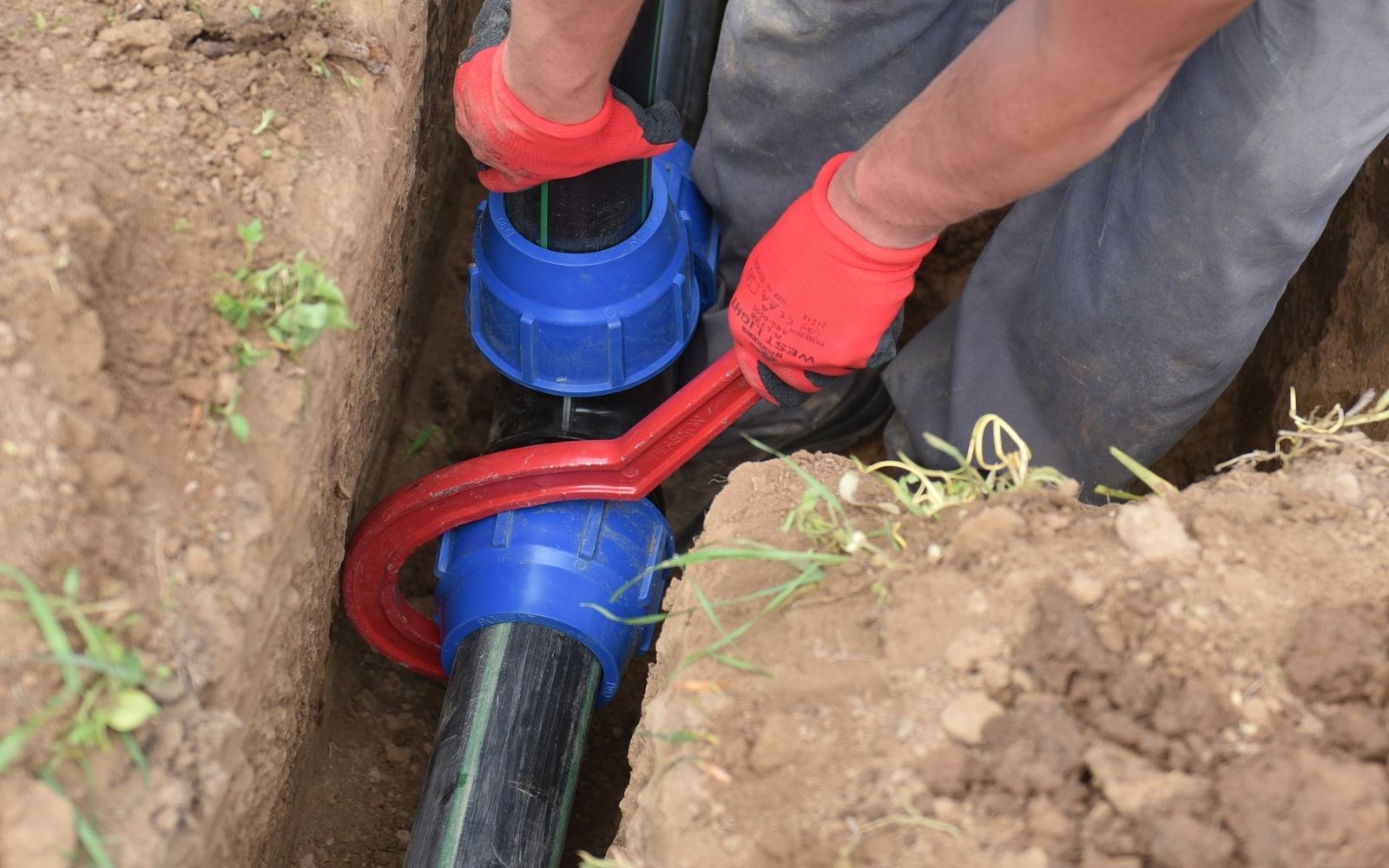 T spojnica za tri PE cevi - instalacija u sistem navodnjavanja