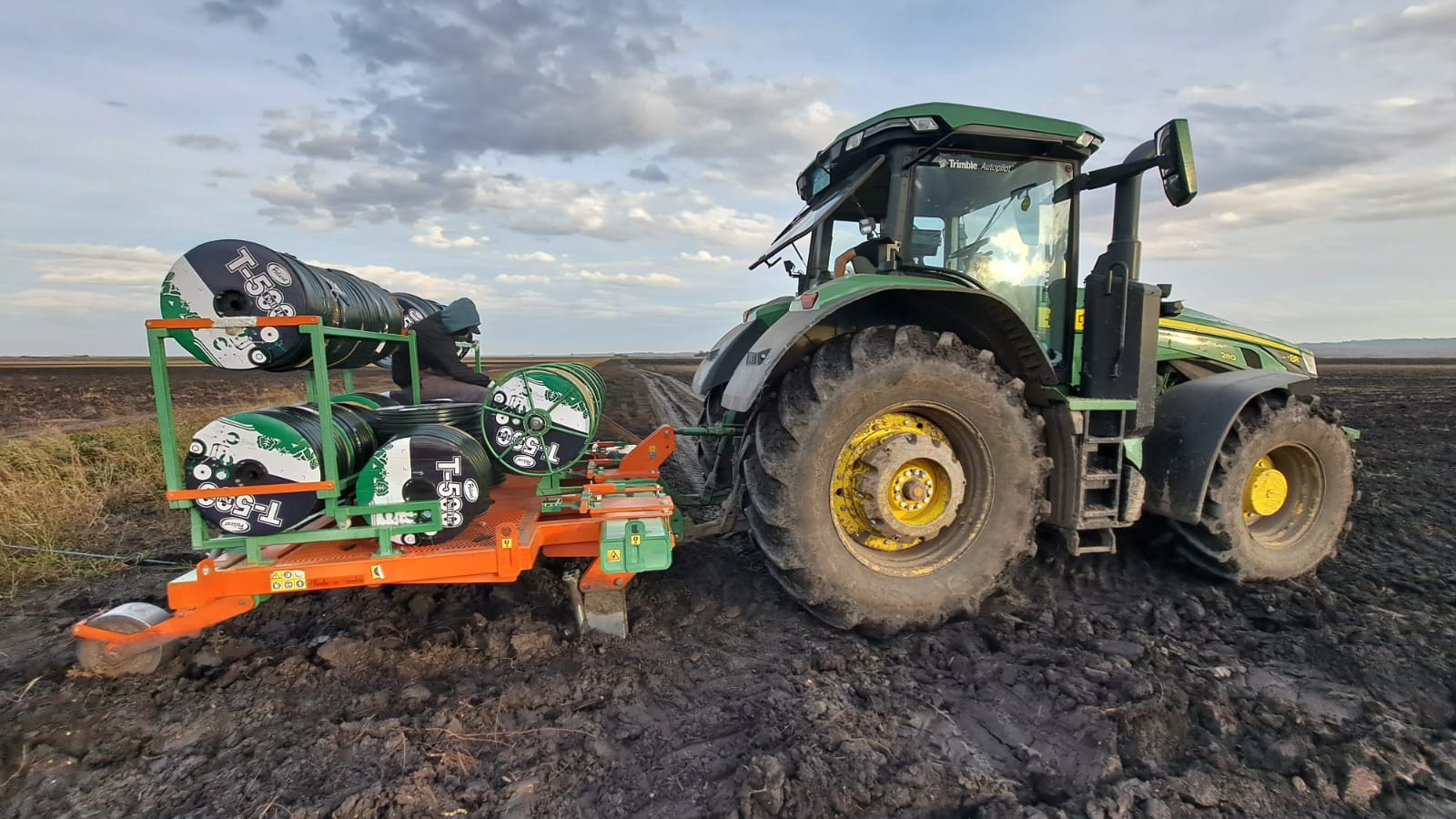 Dva traktora sa sistemom kap po kap – obim projekta Kovin